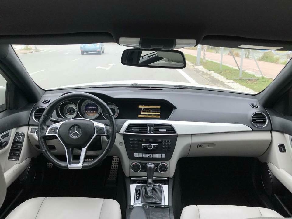 Bán Mercedes C300 AMG 2013 tự động Full màu Trắng đi kỹ