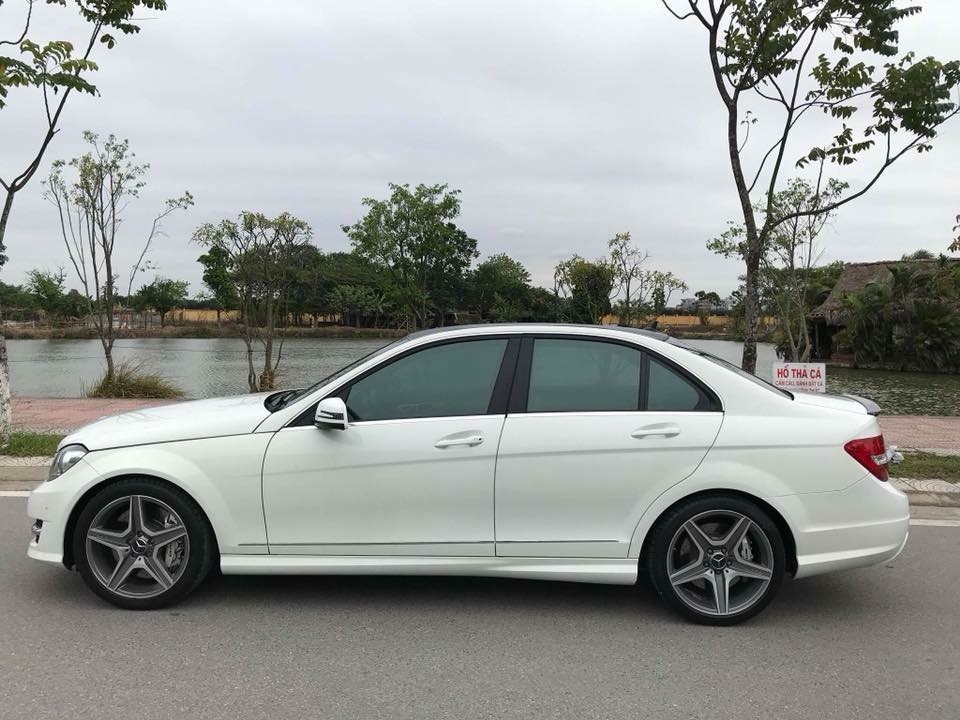 Bán Mercedes C300 AMG 2013 tự động Full màu Trắng đi kỹ