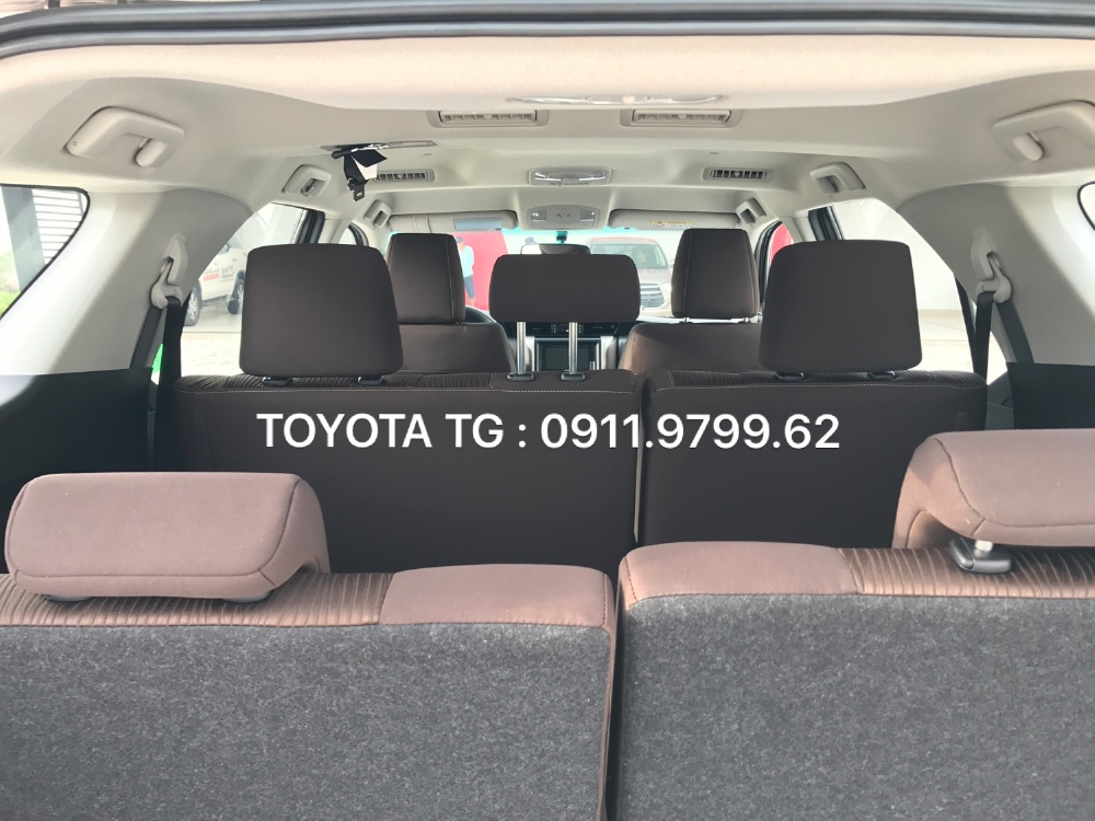 FORTUNER máy dầu số sàn, màu đồng, có xe giao ngay. Ưu đãi tốt trong tháng 11.