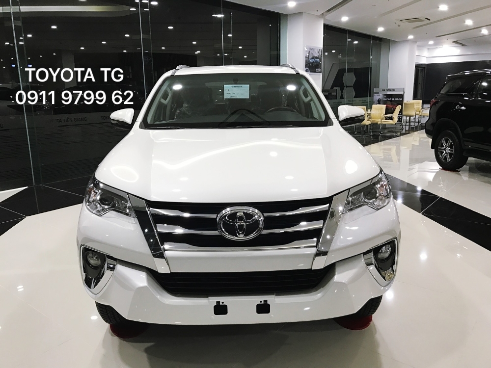 FORTUNER máy dầu số sàn giao ngay. Ưu đãi tốt trong tháng 11.