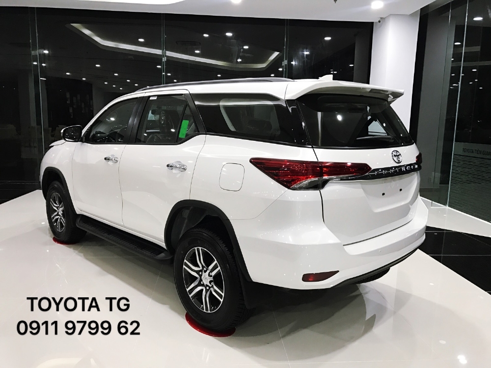 FORTUNER máy dầu số sàn giao ngay. Ưu đãi tốt trong tháng 11.