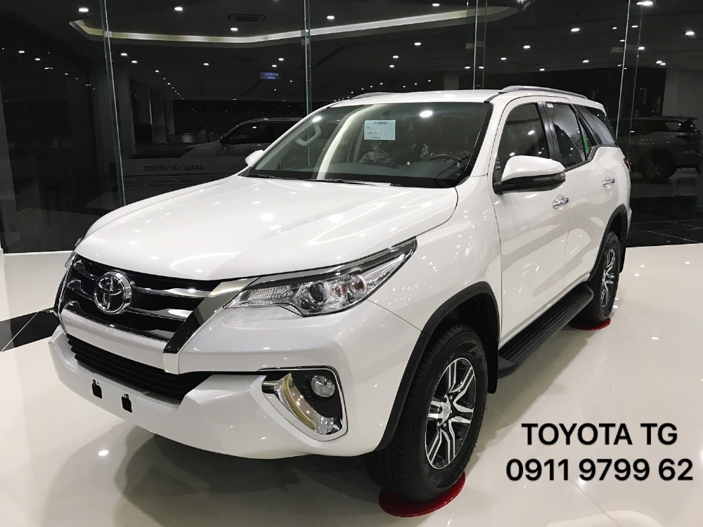 FORTUNER máy dầu số sàn giao ngay. Ưu đãi tốt trong tháng 11.