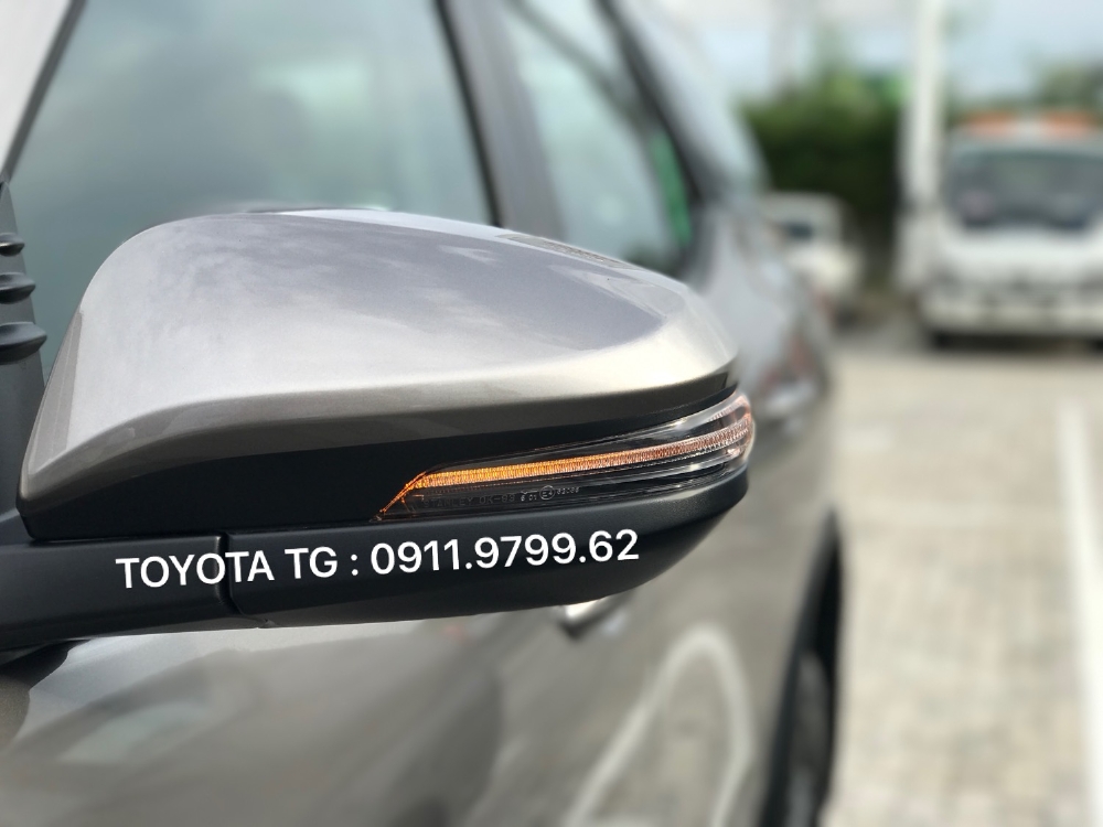 FORTUNER máy dầu số sàn, màu đồng, có xe giao ngay. Ưu đãi tốt trong tháng 11.