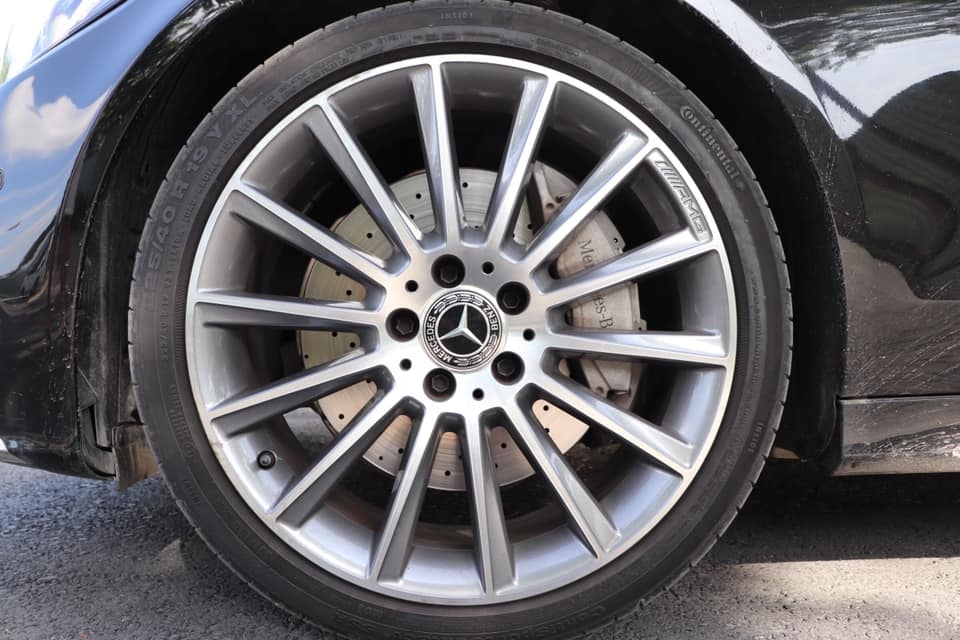 Bán Mercedes C300 AMG 2018 màu Đen full option.