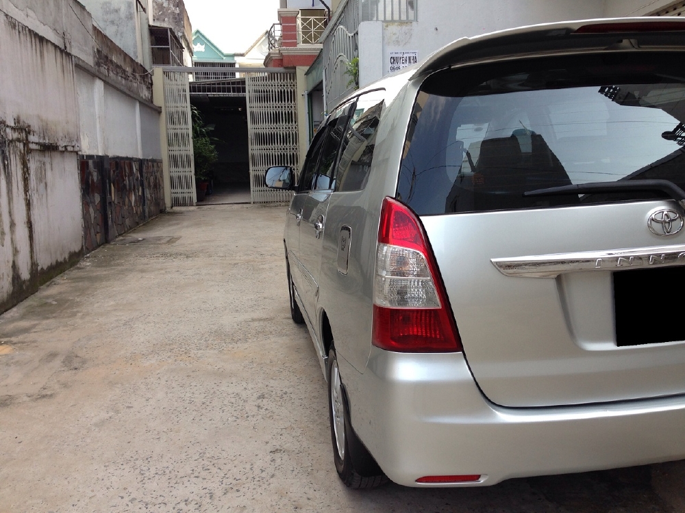 Bán nhanh Innova 2012 số sàn màu Bạc xe zin nguyên như cọp