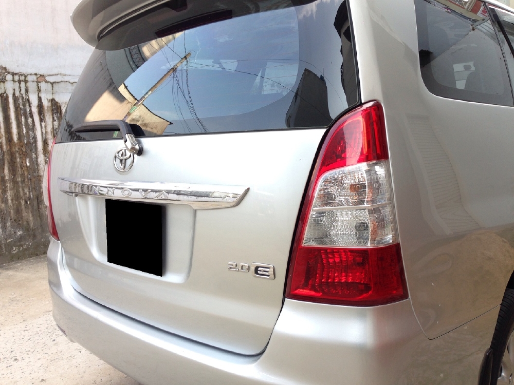 Bán nhanh Innova 2012 số sàn màu Bạc xe zin nguyên như cọp