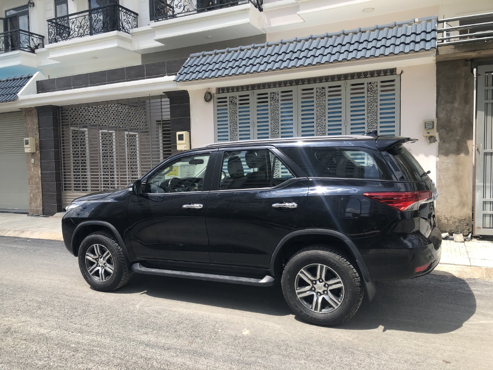 Cần Bán xe Toyota Fortuner 2.7V (4x2), Model 2018, màu Đen, nhập Thái!!