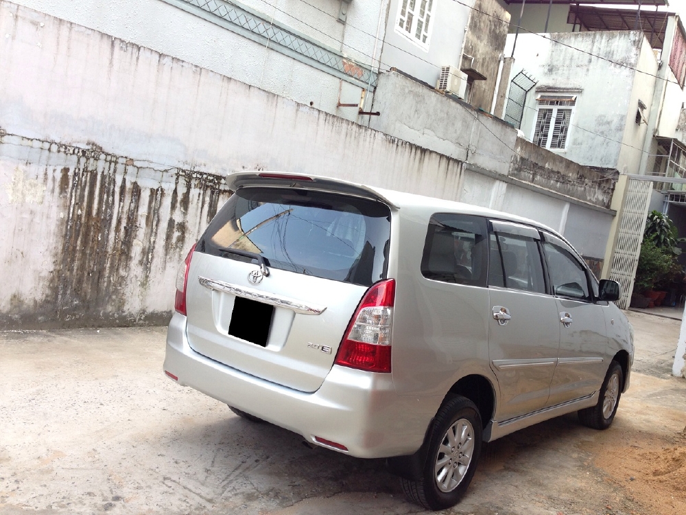 Bán nhanh Innova 2012 số sàn màu Bạc xe zin nguyên như cọp