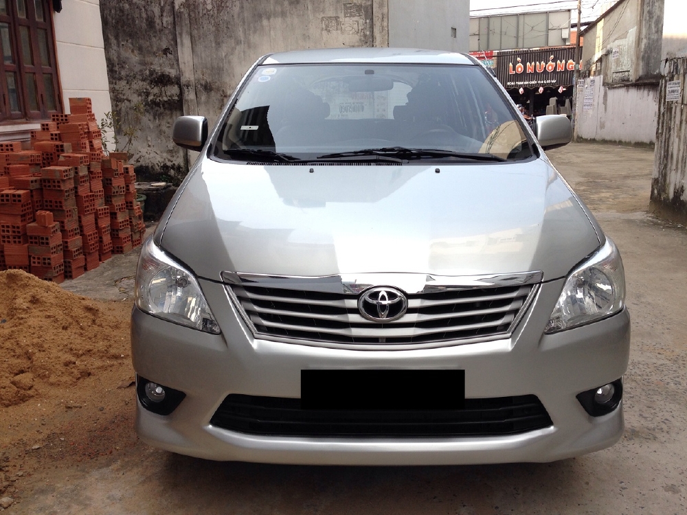 Bán nhanh Innova 2012 số sàn màu Bạc xe zin nguyên như cọp