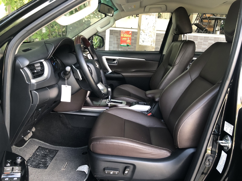Cần Bán xe Toyota Fortuner 2.7V (4x2), Model 2018, màu Đen, nhập Thái!!