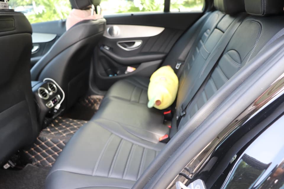 Bán Mercedes C300 AMG 2018 màu Đen full option.
