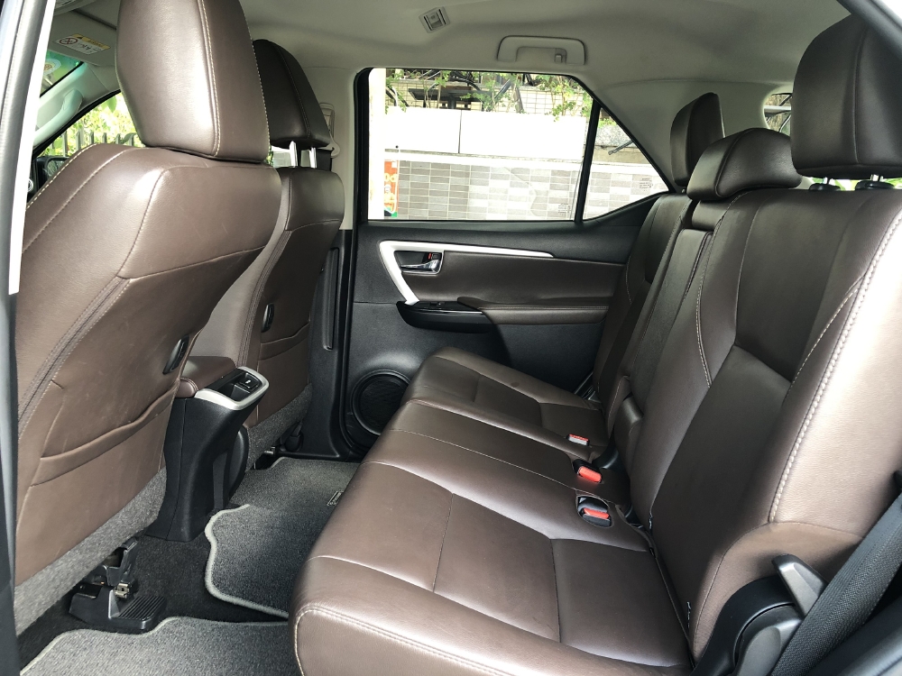 Cần Bán xe Toyota Fortuner 2.7V (4x2), Model 2018, màu Đen, nhập Thái!!