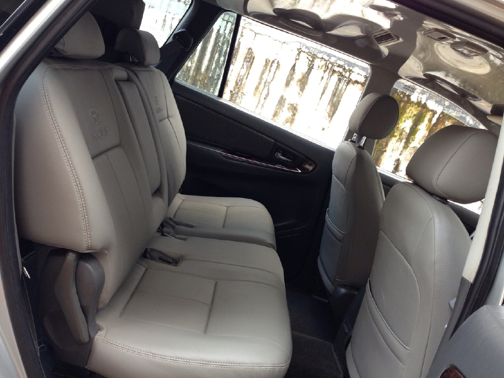 Bán nhanh Innova 2012 số sàn màu Bạc xe zin nguyên như cọp