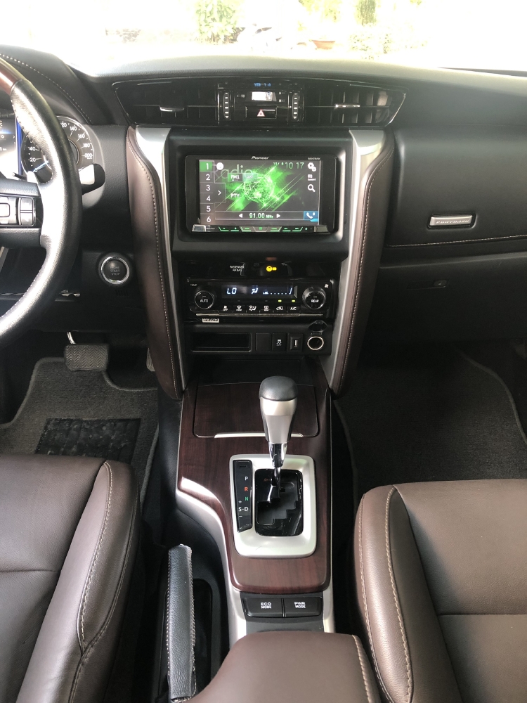 Cần Bán xe Toyota Fortuner 2.7V (4x2), Model 2018, màu Đen, nhập Thái!!