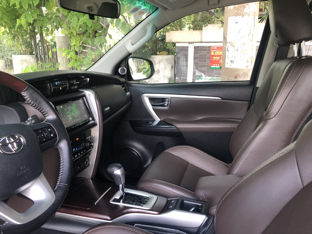 Cần Bán xe Toyota Fortuner 2.7V (4x2), Model 2018, màu Đen, nhập Thái!!