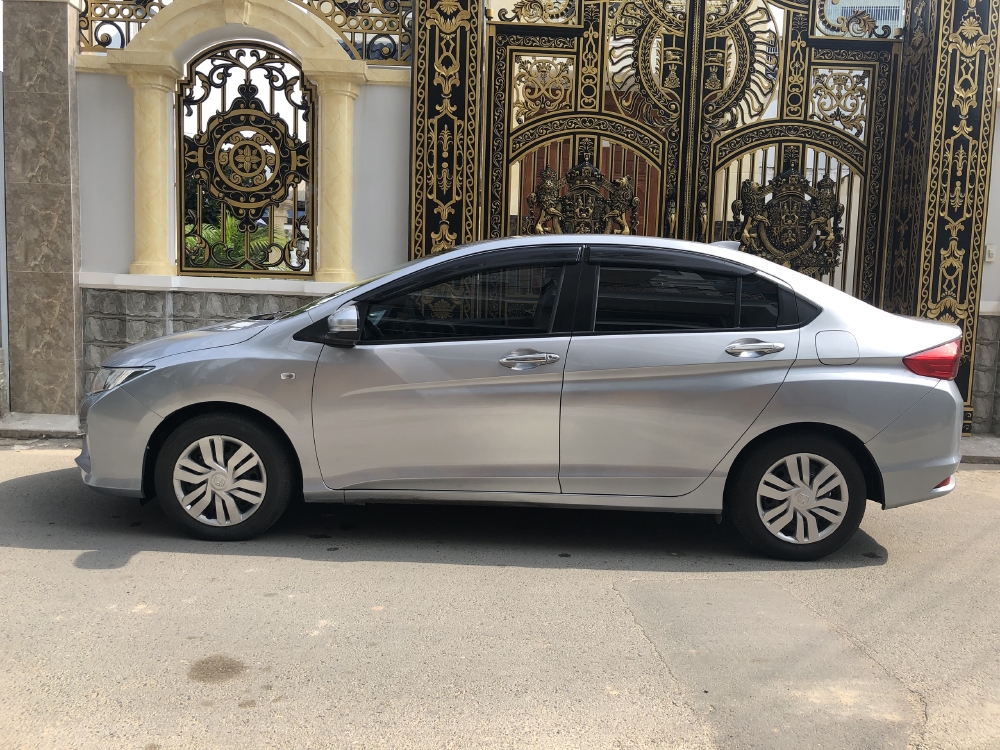 Bán Honda City 2017 số sàn màu Bạc đi kỹ.