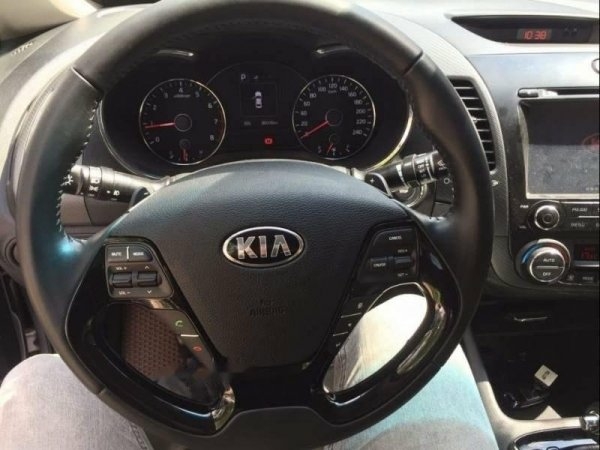 Bán Kia Cerato 2018 tự động màu Bạc xe đi chuẩn 9000 km