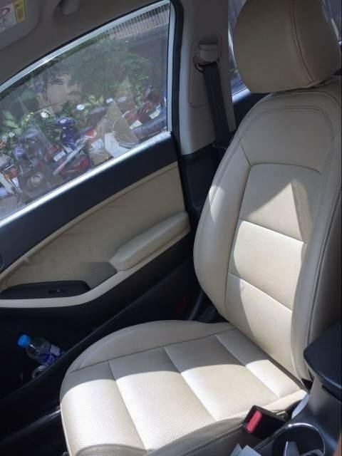 Bán Kia Cerato 2018 tự động màu Bạc xe đi chuẩn 9000 km