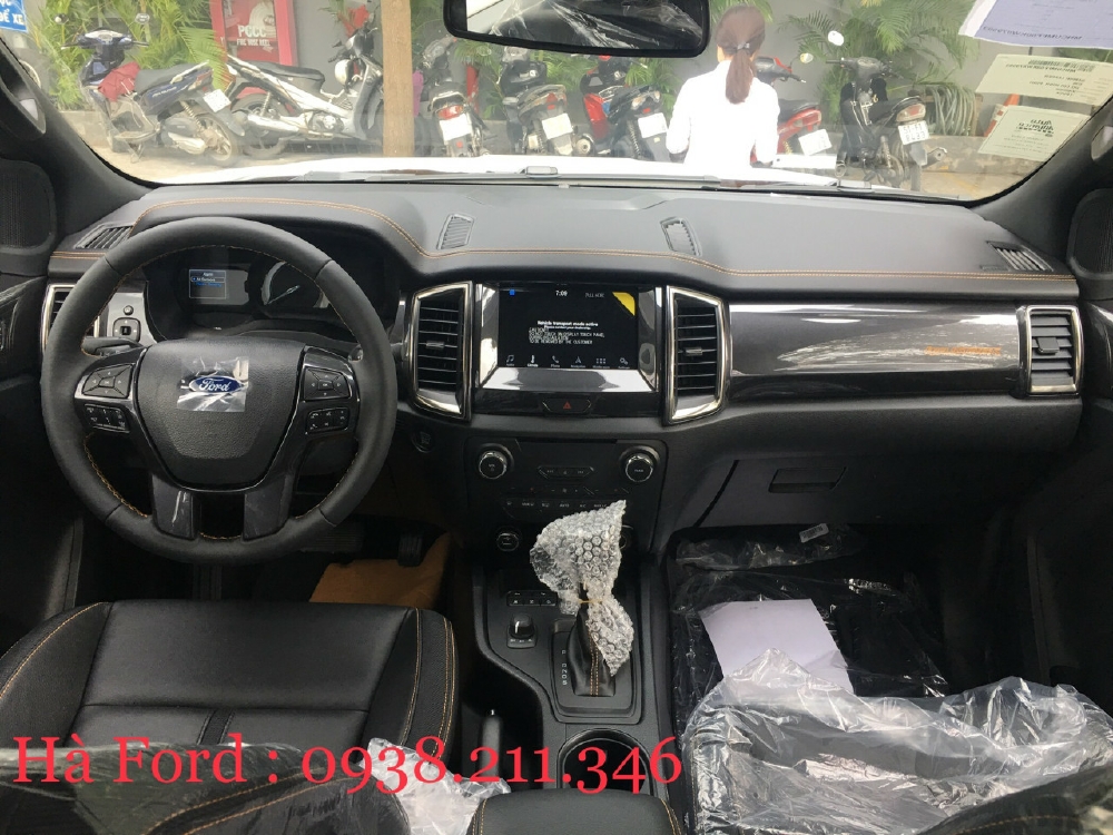 Bán xe Ford Eveverst giao ngay đủ màu, liên hệ 0938211346 để nhận chương trình mới nhẩt