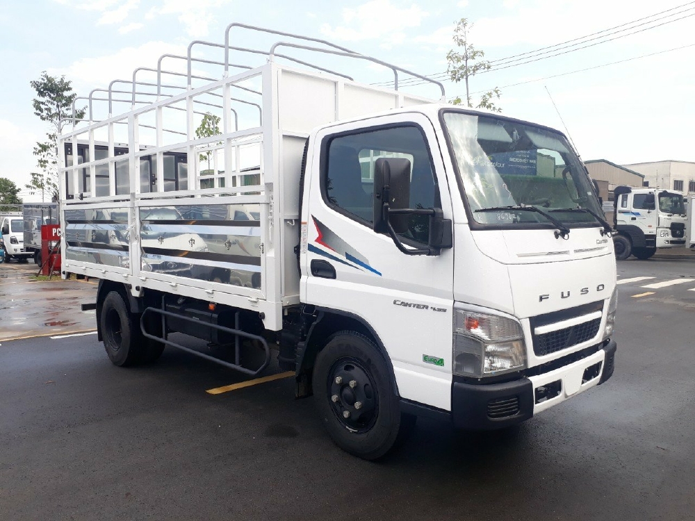 Xe tải Fuso4.99 máy mitshubishi tải trọng 2.1T hỗ trợ trả góp 2019
