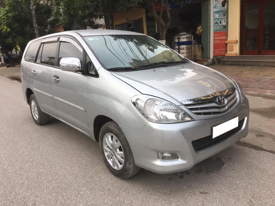 Bán Toyota Innova 2009 số sàn màu Bac xe đẹp như mới.