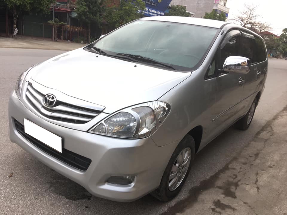 Bán Toyota Innova 2009 số sàn màu Bac xe đẹp như mới.