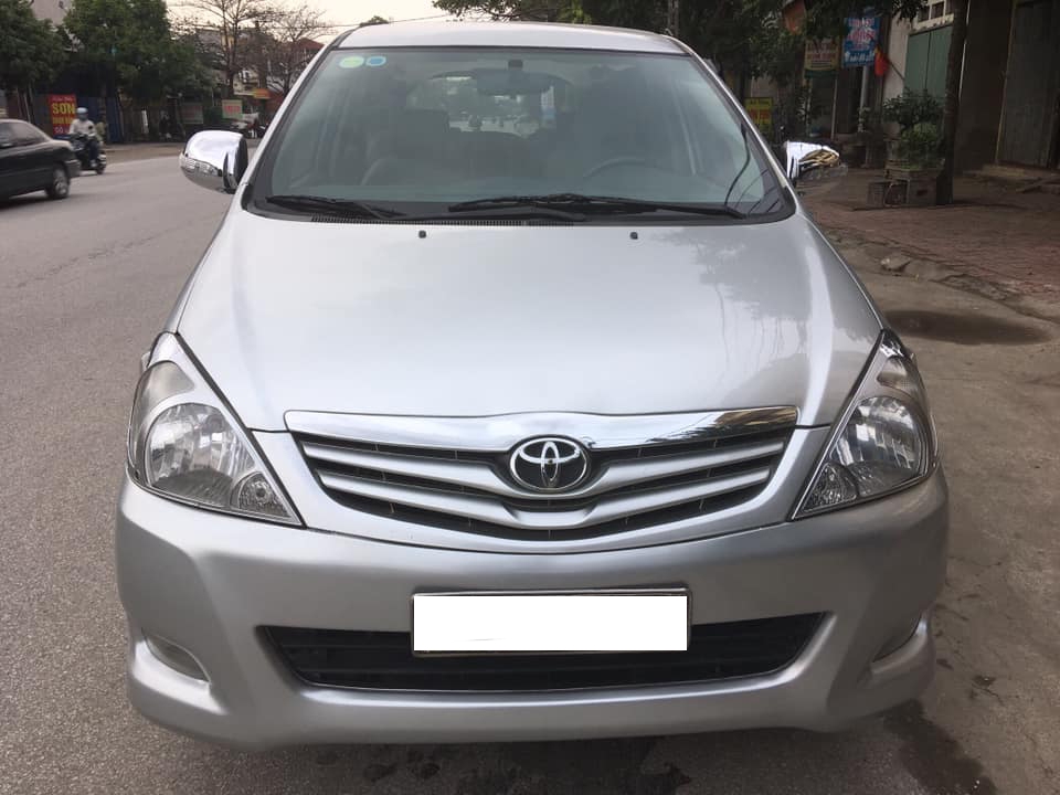 Bán Toyota Innova 2009 số sàn màu Bac xe đẹp như mới.