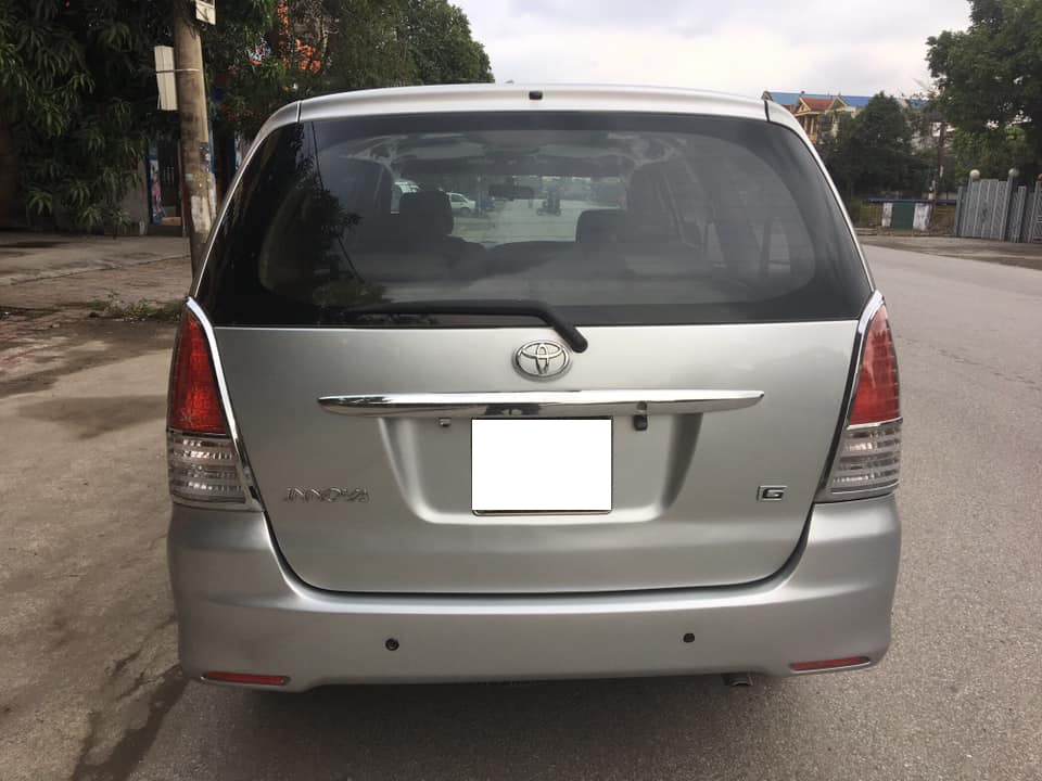 Bán Toyota Innova 2009 số sàn màu Bac xe đẹp như mới.