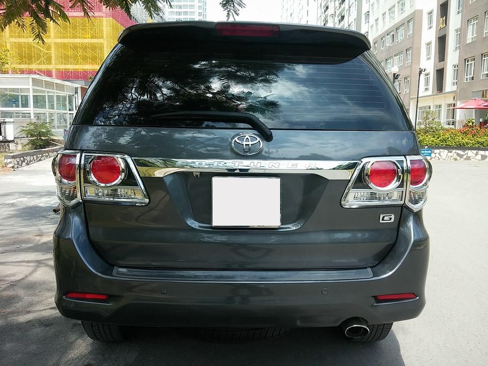 Bán Toyota Fortuner 2016 số sàn máy dầu Xám chì xe rất đẹp