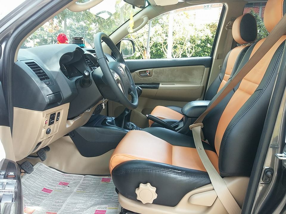Bán Toyota Fortuner 2016 số sàn máy dầu Xám chì xe rất đẹp