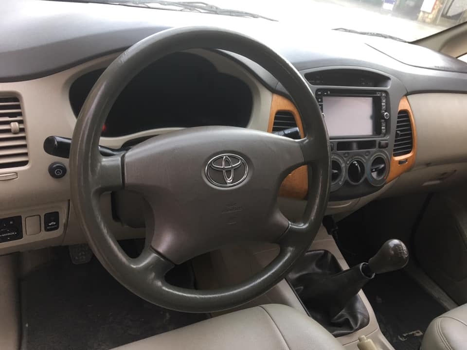 Bán Toyota Innova 2009 số sàn màu Bac xe đẹp như mới.