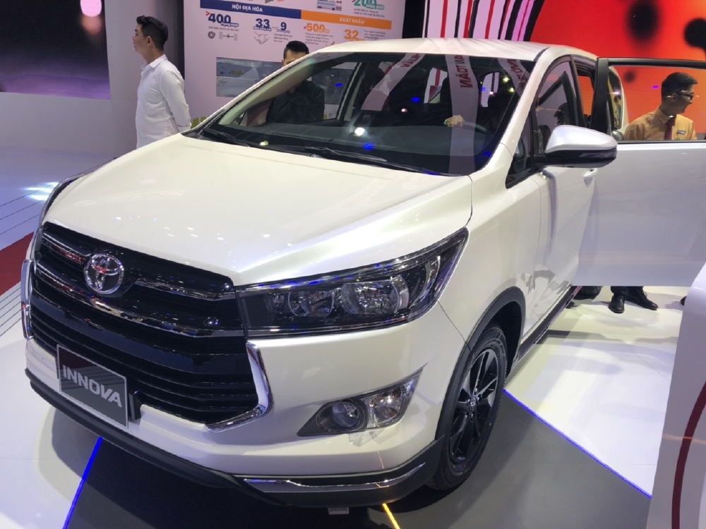 INNOVA 2.0 VENTUNER MÀU TRẮNG NGỌC TRAI GIAO NGAY