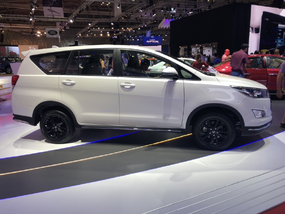 INNOVA 2.0 VENTUNER MÀU TRẮNG NGỌC TRAI GIAO NGAY