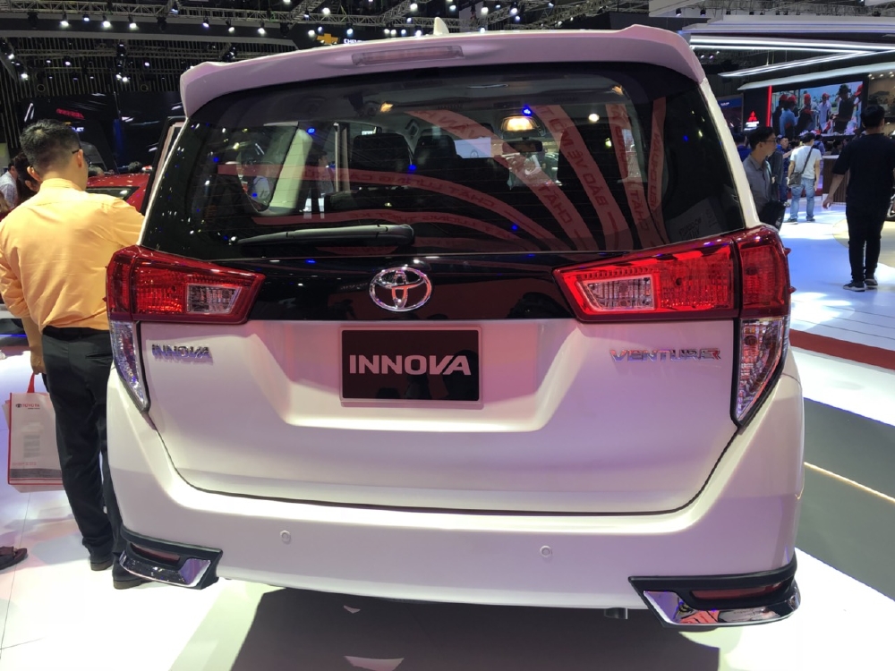 INNOVA 2.0 VENTUNER MÀU TRẮNG NGỌC TRAI GIAO NGAY