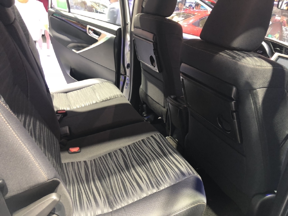 INNOVA 2.0 VENTUNER MÀU TRẮNG NGỌC TRAI GIAO NGAY