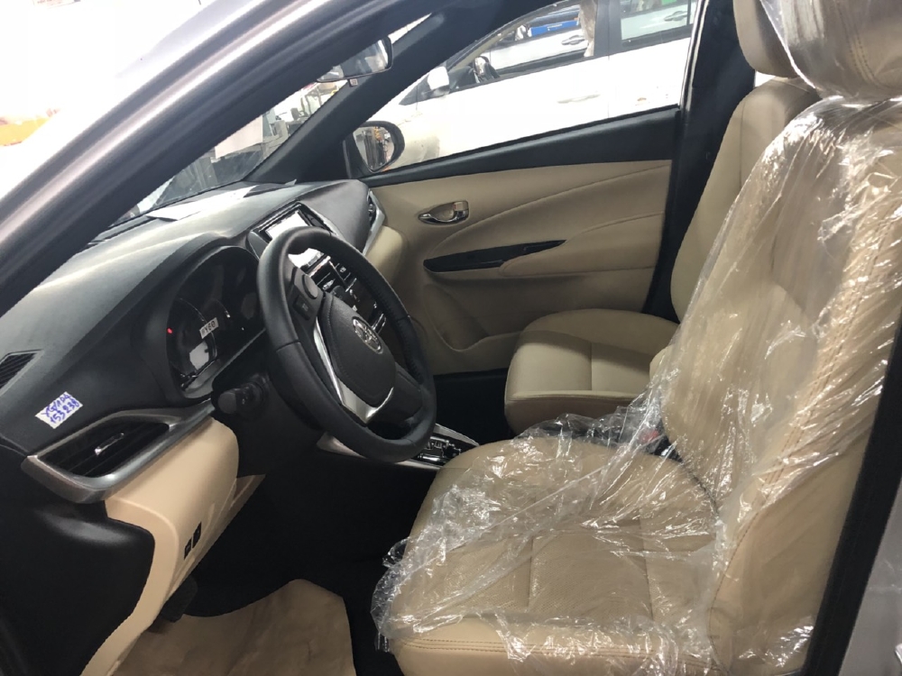 BÁN TOYOTA YARIS 1.5G MÀU BẠC KHUYẾN MÃI LỚN
