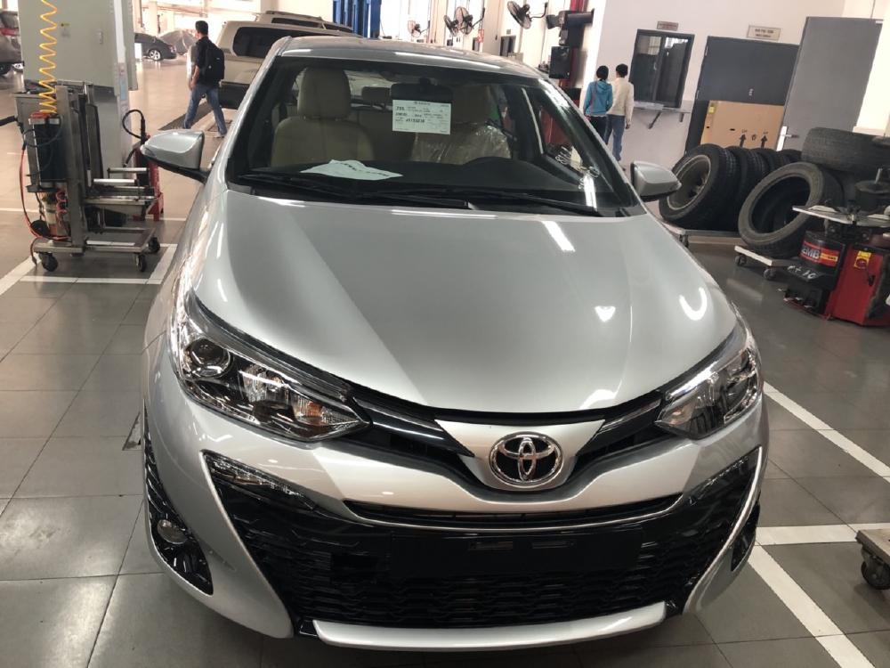 BÁN TOYOTA YARIS 1.5G MÀU BẠC KHUYẾN MÃI LỚN