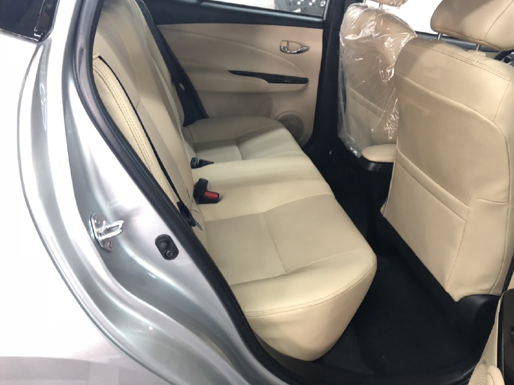 BÁN TOYOTA YARIS 1.5G MÀU BẠC KHUYẾN MÃI LỚN