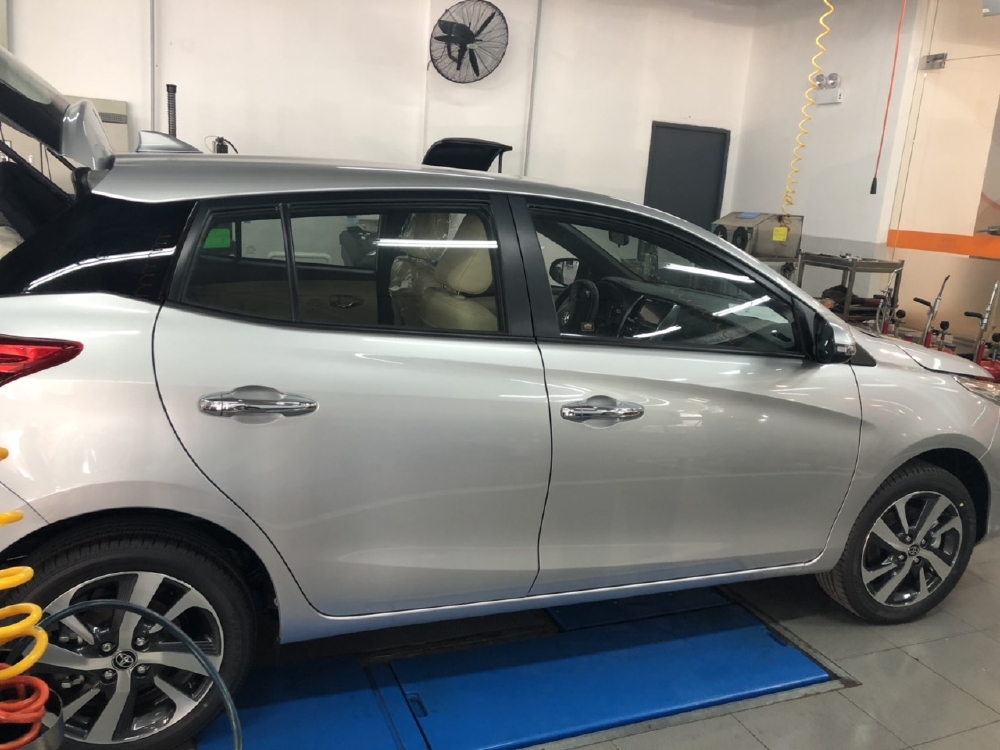 BÁN TOYOTA YARIS 1.5G MÀU BẠC KHUYẾN MÃI LỚN
