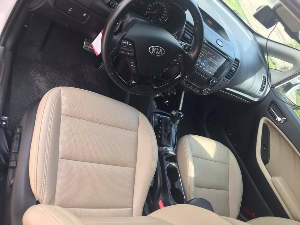 Bán Kia Cerato 2.0 tự động full 2017 Màu Trắng thể thao