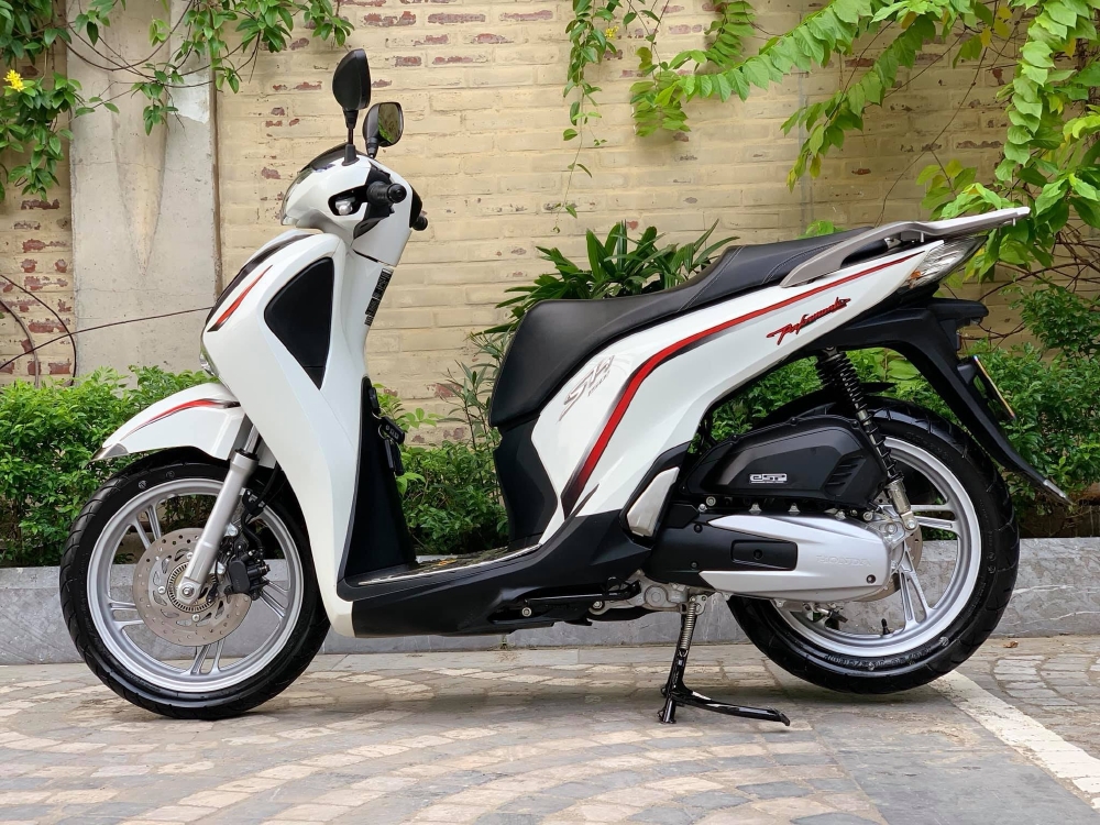 Bán SH Việt 150 ABS cuối 2018 màu trắng dán kín nilon cả xe