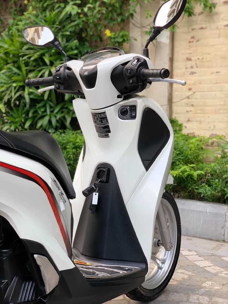 Bán SH Việt 150 ABS cuối 2018 màu trắng dán kín nilon cả xe