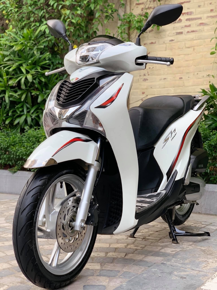 Bán SH Việt 150 ABS cuối 2018 màu trắng dán kín nilon cả xe