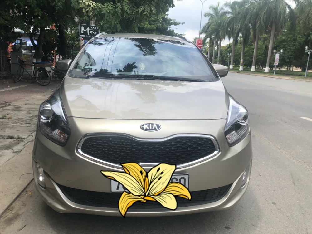 KIA RONDO 2.0AT GAT 2016 MÀU NÂU VÀNG xe cực đẹp