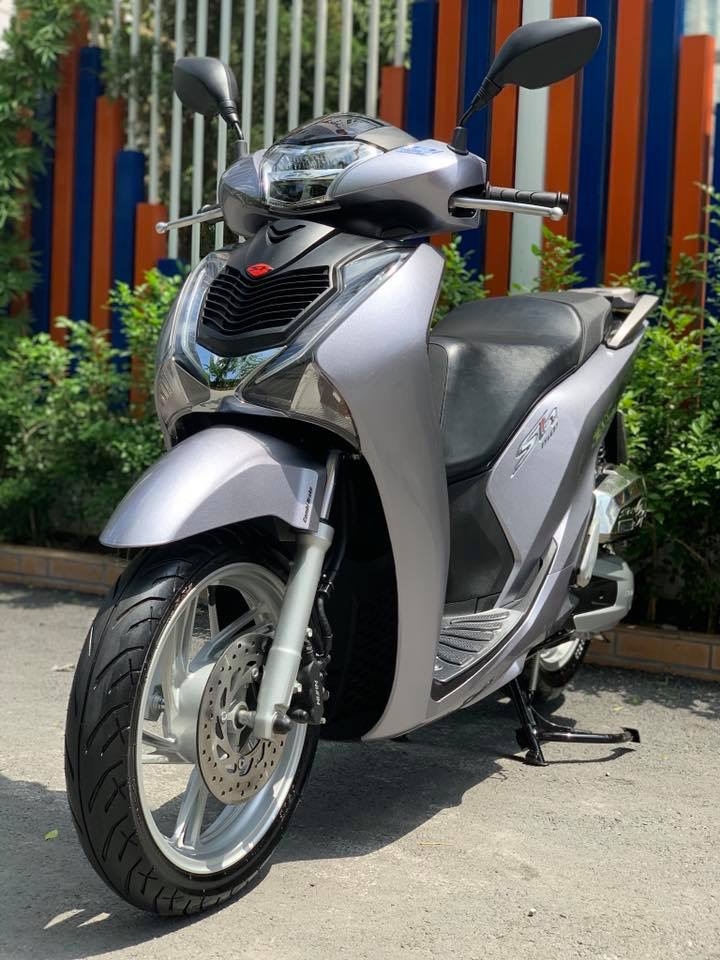 Cần Bán SH Việt 150 CBS cuối 2017 màu bạc Đen quá mới