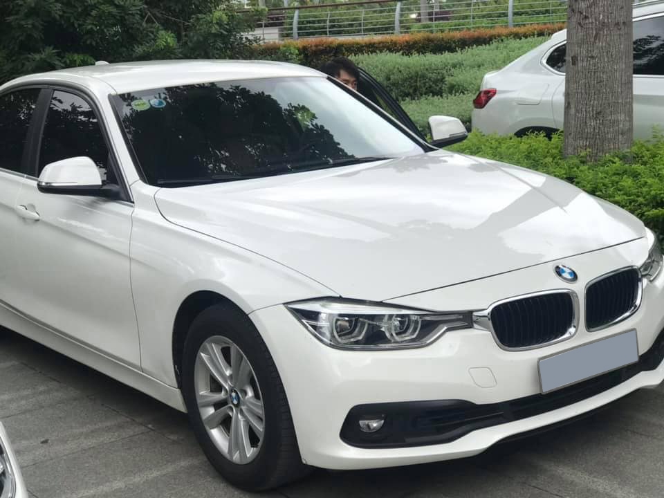 Xe Chính Chủ bán BMW 320i màu trắng nội thất kem, sx cuối 2016, nhập khẩu , giá tốt