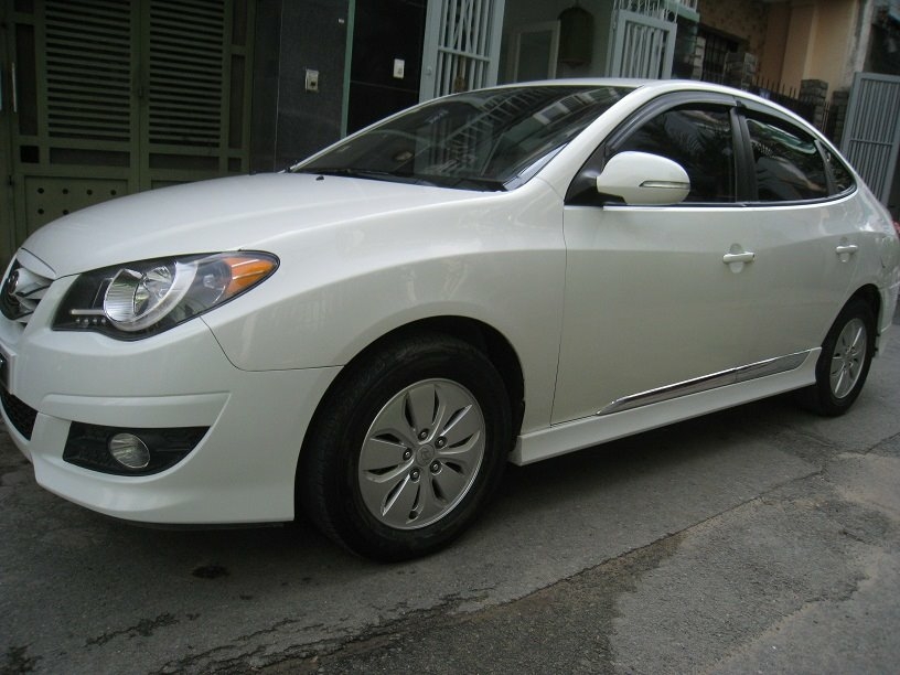Bán Hyundai Avante 2012 số sàn màu trắng thể thao