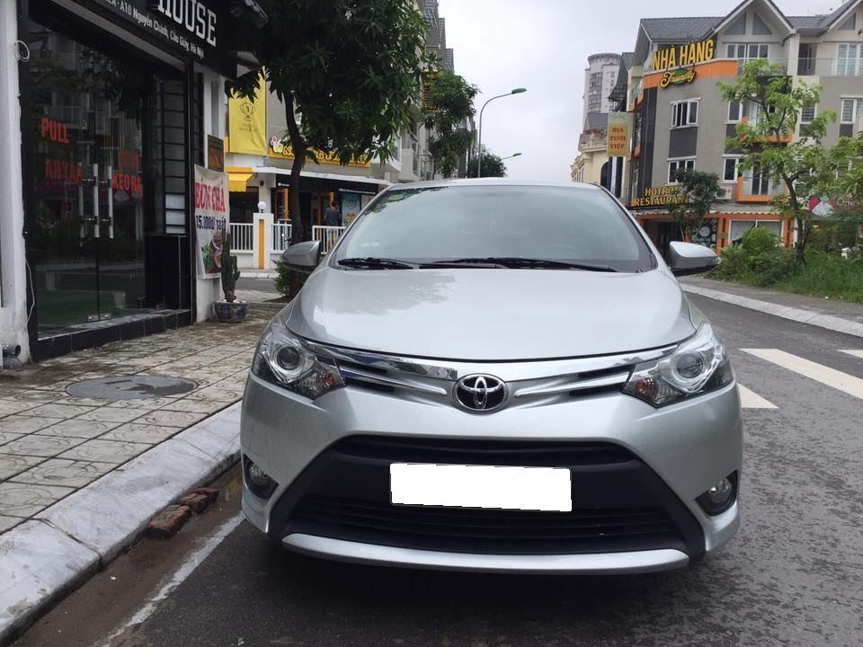 Bán Toyota Vios G 2016 tự động màu Bạc xe đẹp như mới.