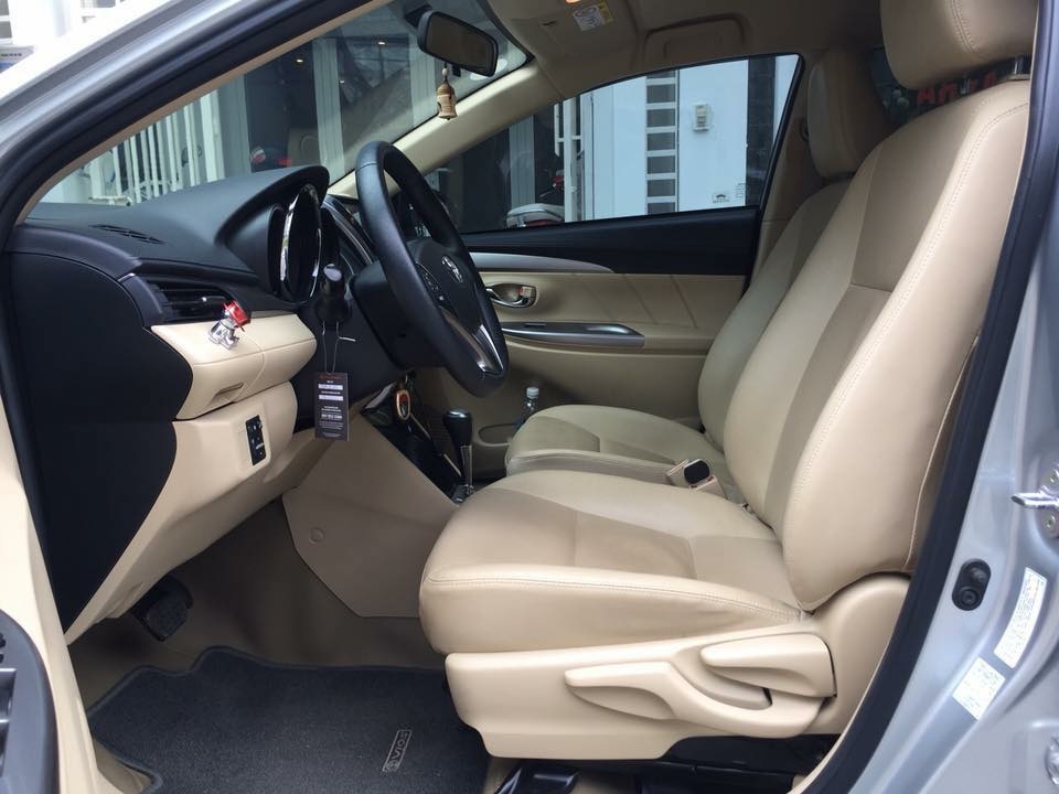 Bán Toyota Vios G 2016 tự động màu Bạc xe đẹp như mới.