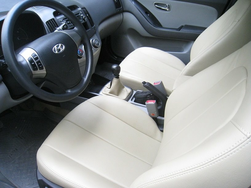 Bán Hyundai Avante 2012 số sàn màu trắng thể thao
